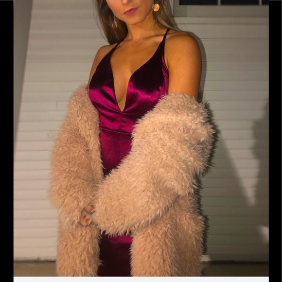 Plunging V-Neck Satin Mermaid Dress - Picture 7 of 8